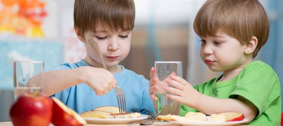 How to prevent mealtime battles with your little ones