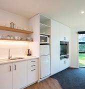 1 bedroom unit with kitchen