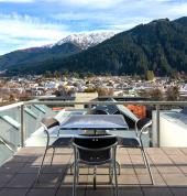 Views of Queenstown, lake and mountains