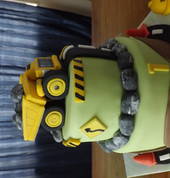 cakes feeding 10-100!